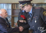 Одни сутки с участковым: поздравили ветерана, пригрозили осужденному за домашнее насилие, оштрафовали за распитие алкоголя на улице