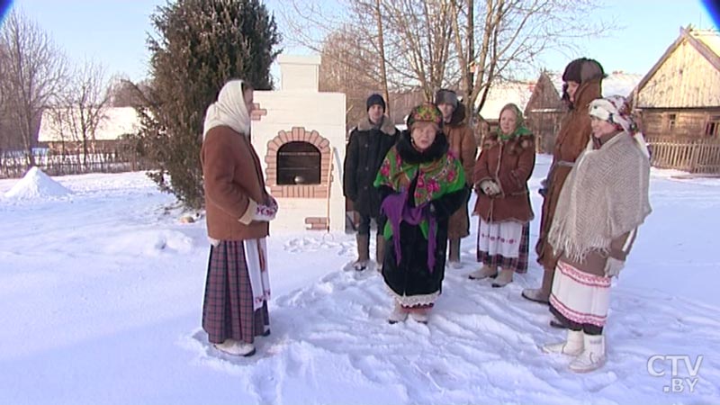 Больш за ўсіх «даставалася» нежанатым хлопцам. Якія гульні былі папулярнымі ў нашых продкаў на Масленіцу?-7