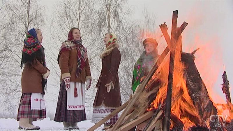 Трэба было ў вогнішчы спаліць розныя старыя рэчы, каб ушла хвароба, розныя нясчасці. Якія былі абрады па спальванню пудзіла?-16