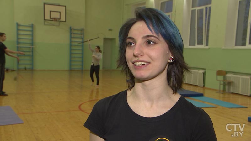  «Это довольно опасное увлечение». Как проходит обучение огненному шоу?-10