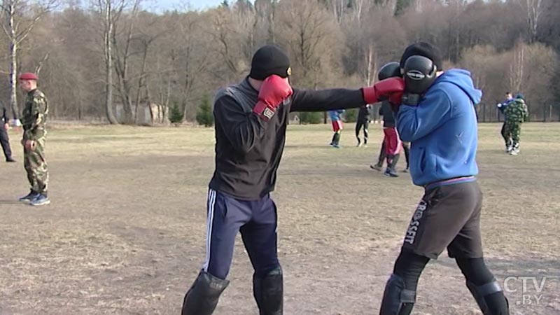 Подъем в шесть утра, отбой в десять вечера: как проходит день в спецназе-15