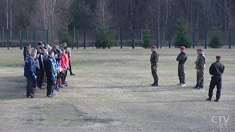 Подъем в шесть утра, отбой в десять вечера: как проходит день в спецназе-18