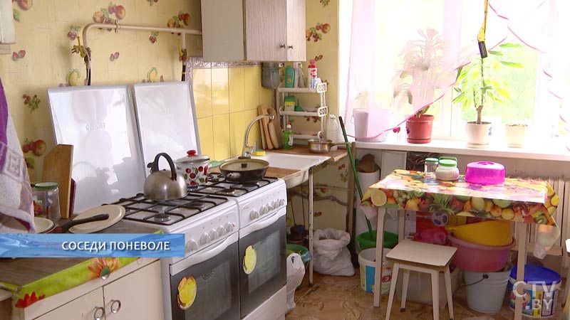  «С улицы позвони – никто дверь не открывает даже». Как живут в последних столичных коммуналках -13