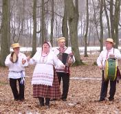 Ад iх прыпевак немагчыма не танчыць. Паслухайце, як любанскі бэнд спявае народныя песні