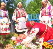 За помощью к ней люди приезжают со всего мира. Раскрываем полесскую тайну о «каменной девочке»