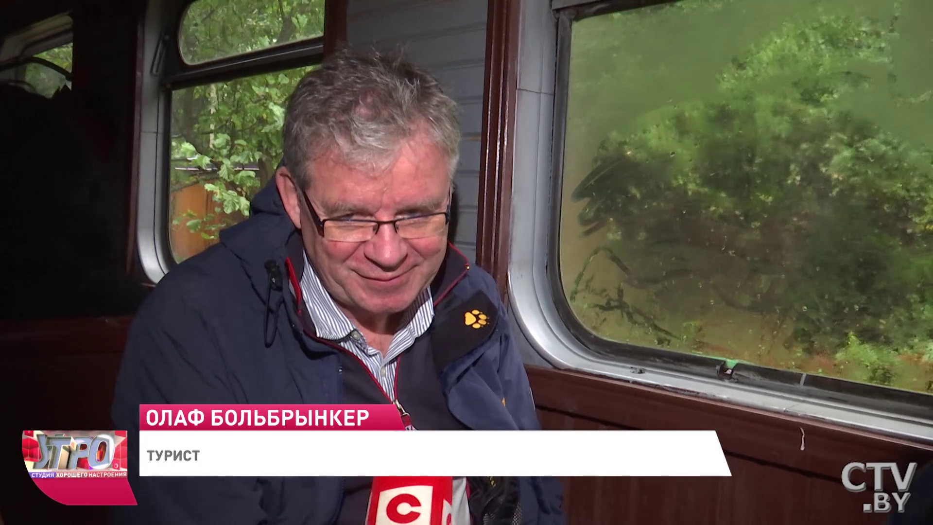 За окном дикая природа, а внутри согревает буржуйка. Экскурсию по узкоколейке проводят в Беларуси-13