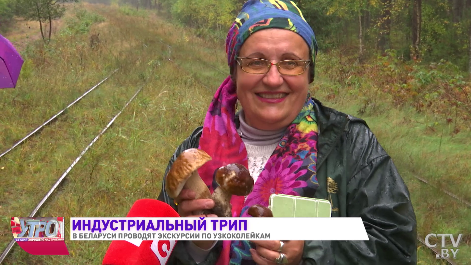 За окном дикая природа, а внутри согревает буржуйка. Экскурсию по узкоколейке проводят в Беларуси-37
