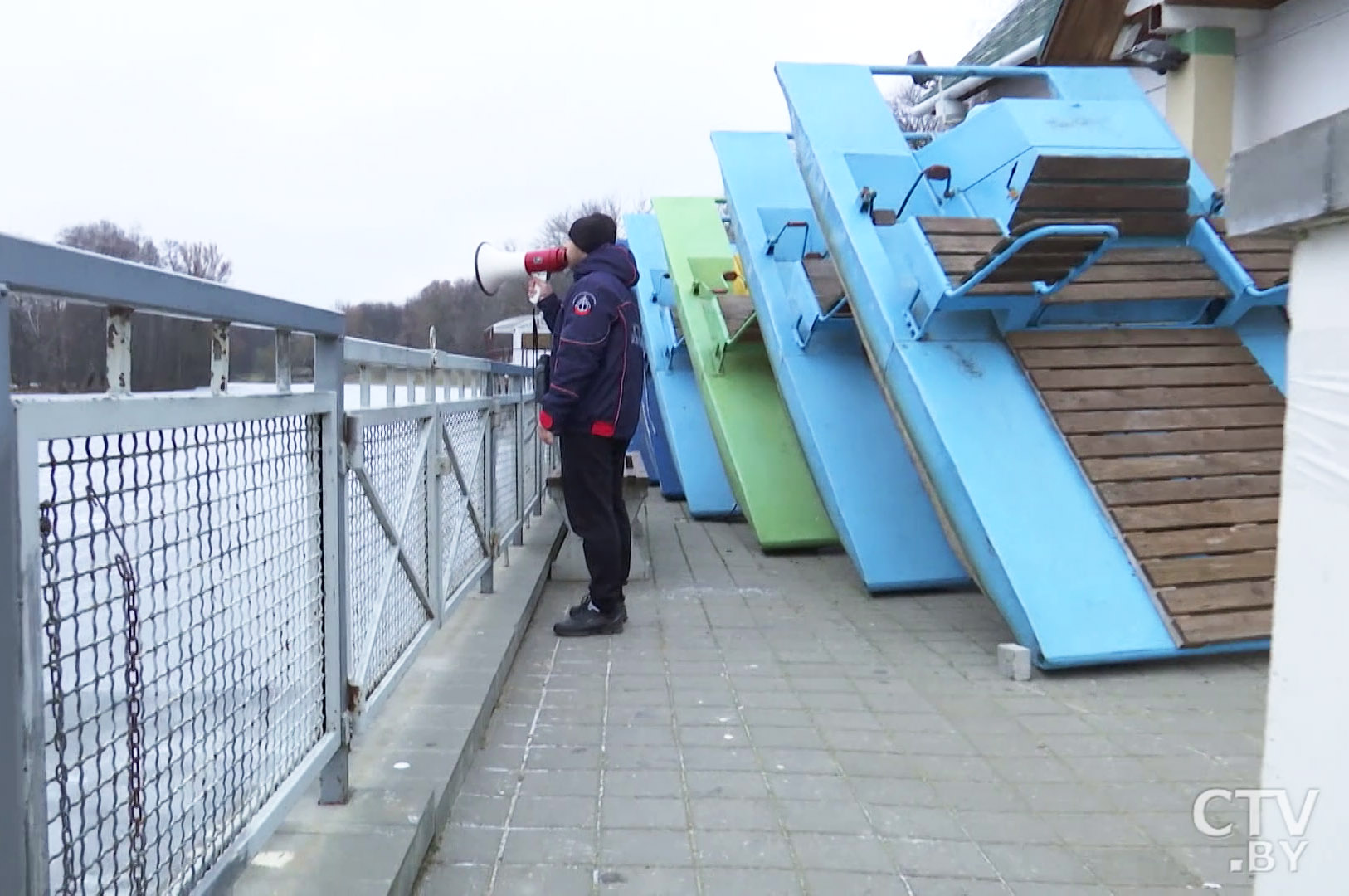 «Дети до 14 лет вообще не должны находиться на водоёме без родителей». Спасатели о выходе на лёд «Дети до 14 лет вообще не должны находиться на водоёме без родителей». Спасатели о выходе на лёд