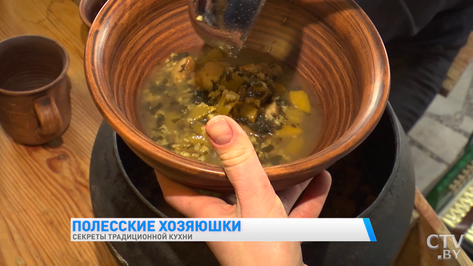 Пекут хлеб на капустном листе и варят борщ из крапивы. Что ещё необычного готовят на Полесье -13