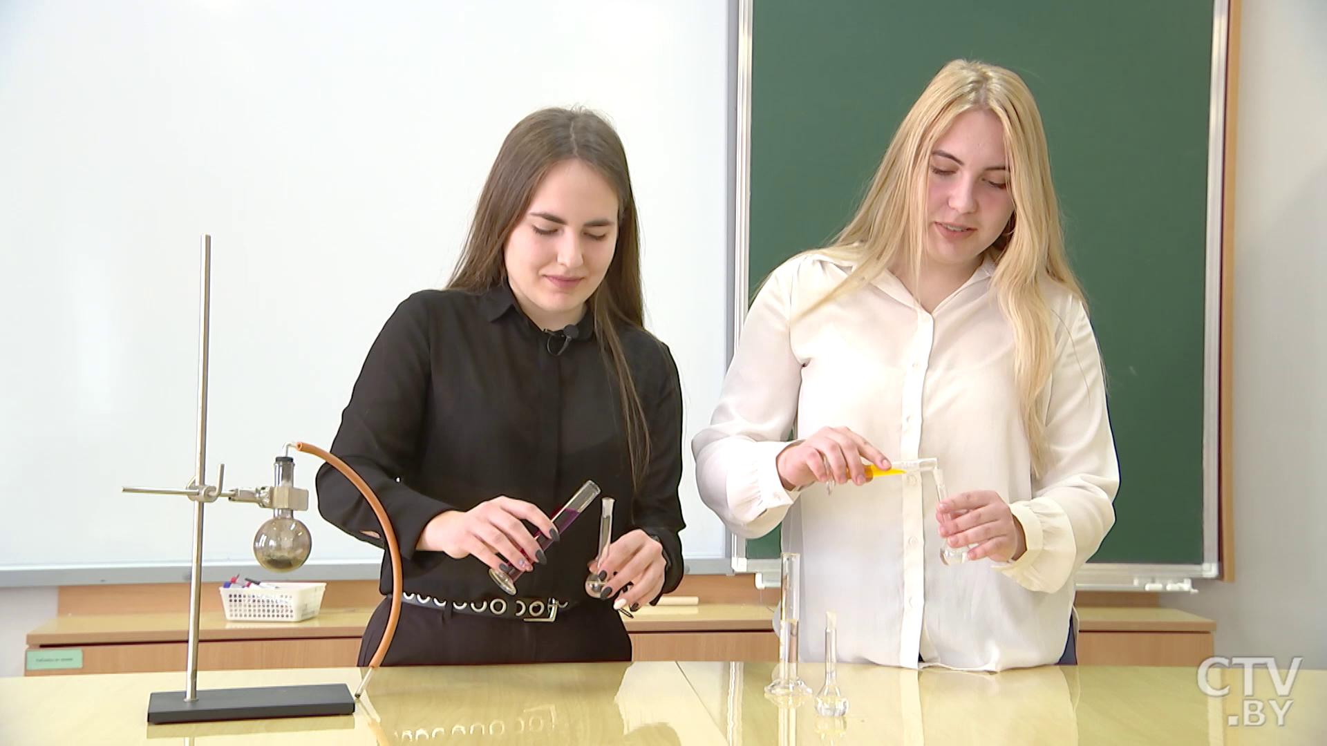 Косметика из черноплодной рябины и «умный» дом для грызуна. Показываем необычные разработки школьников-1