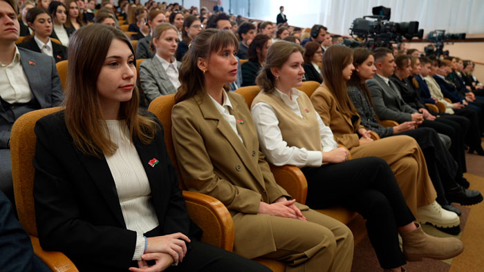 Президент: вижу по молодёжи, что она не знает Беларусь-2