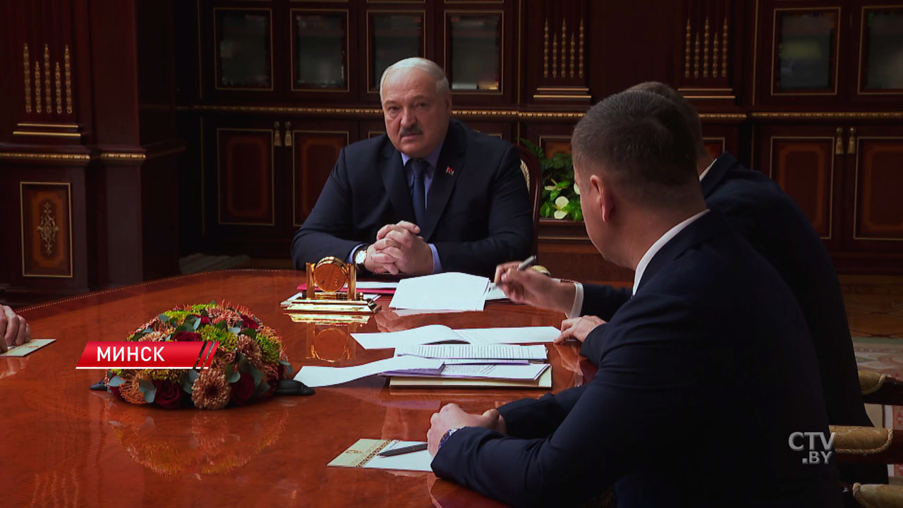 Лукашенко: Белорусская нефтяная компания должна быть загружена под завязку-4 Лукашенко: Белорусская нефтяная компания должна быть загружена под завязку-4