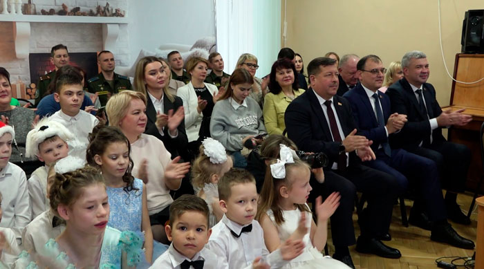 «Никто без подарка не уйдёт». Марафон «Наши дети» заглянул в Бобруйский детский дом «Никто без подарка не уйдёт». Марафон «Наши дети» заглянул в Бобруйский детский дом