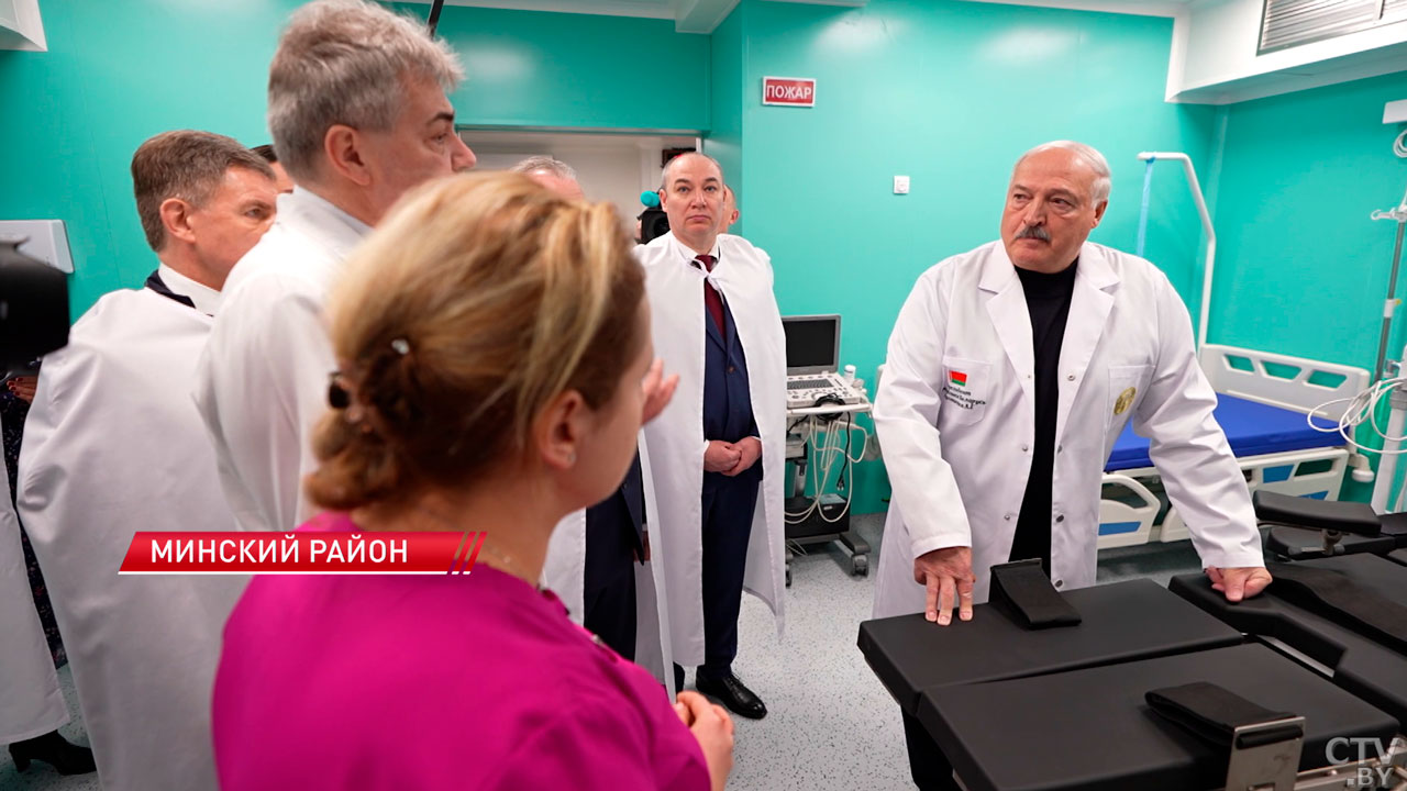 Лукашенко посетил Минскую детскую областную больницу перед Новым годом – как это было-16 Лукашенко посетил Минскую детскую областную больницу перед Новым годом – как это было-16