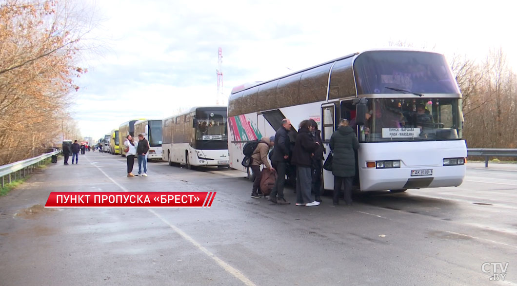 Около 2400 авто застряли на въезде в Польшу-2