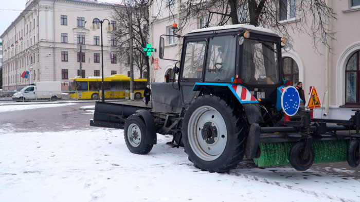 Во всех районах Минска организована работа по уборке придомовых территорий от снега