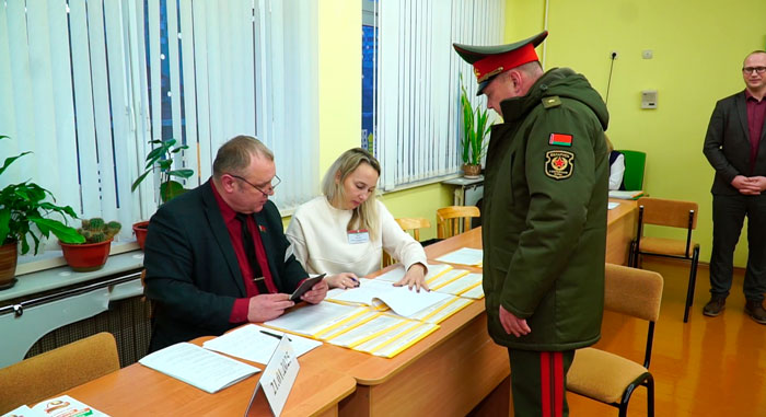 Молодёжь и военнослужащие Гродно подключились к досрочному голосованию