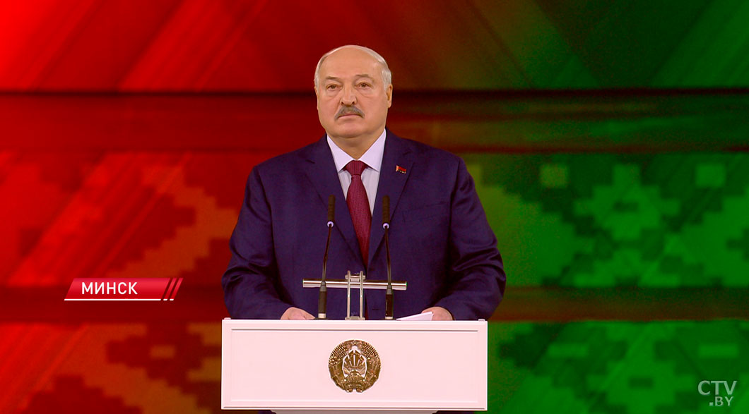 Лукашенко: мы не станем гнуть спину под панской плеткой и не допустим, чтобы на нашу землю ступил сапог захватчика-14