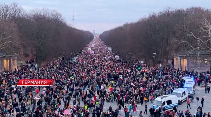 В Германии проходят акции протеста против ужесточения миграционной политики