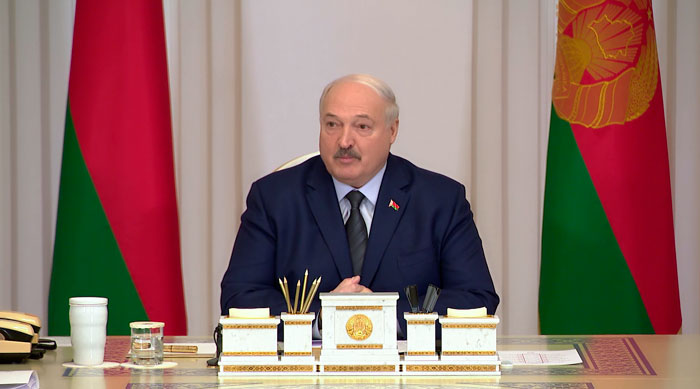 Лукашенко – доверенным лицам: где можете решить вопрос, решайте, но если нет, то вовремя меня проинформируйте Лукашенко – доверенным лицам: где можете решить вопрос, решайте, но если нет, то вовремя меня проинформируйте
