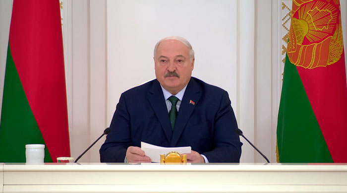Создавать видимость работы не получится! Лукашенко подписал Директиву №11 –  разбираемся в сути