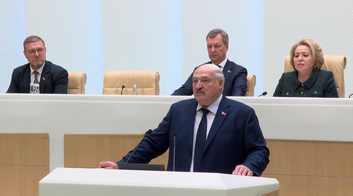 Мы увидели, что дружеской поддержки от Запада ожидать не стоит – Лукашенко