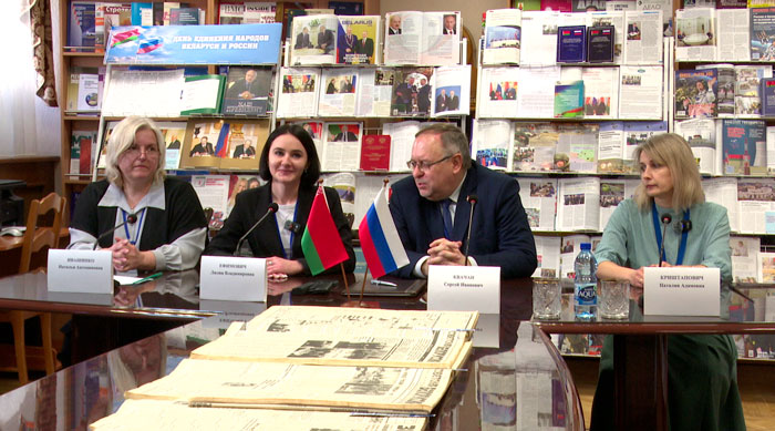 В Президентской библиотеке открылась экспозиция, посвящённая Дню единения народов Беларуси и России