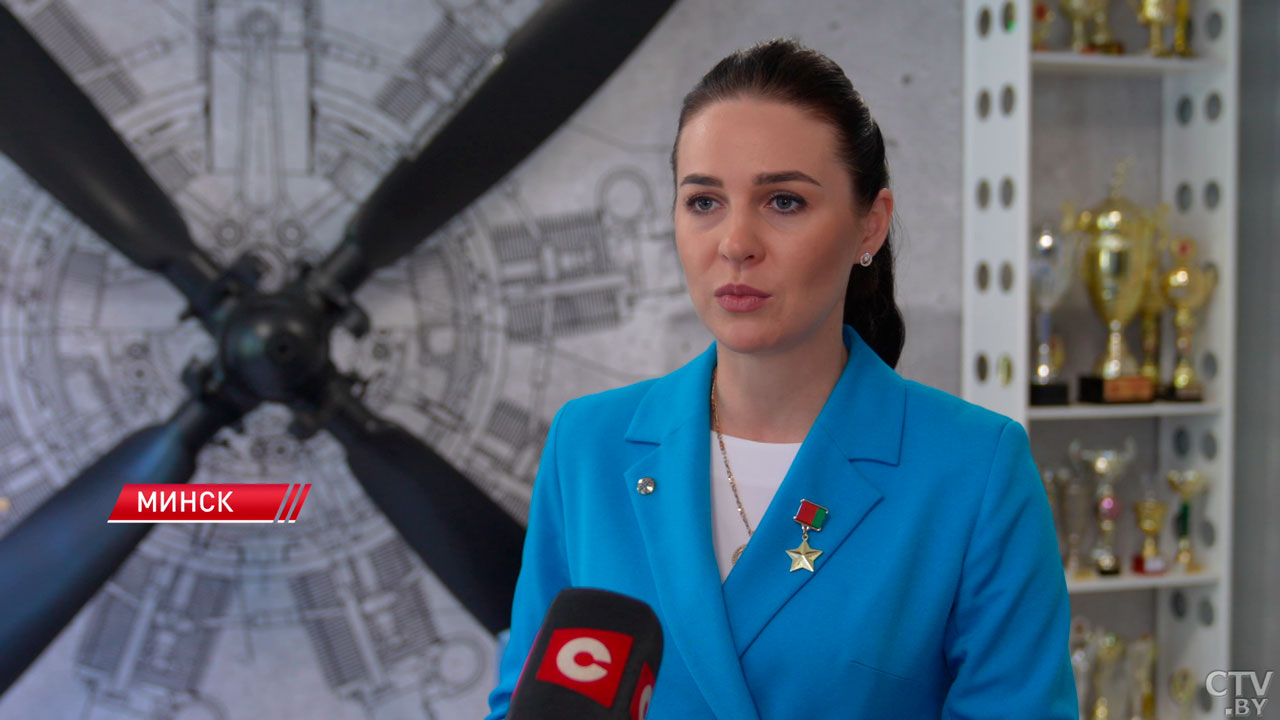 Василевская: помню день награждения, когда я своими слезами окропила и звезду, и руки Президента-2
