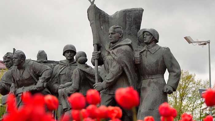 Участники международного автопробега к 80-летию Победы возложили цветы к Вечному огню в Витебске