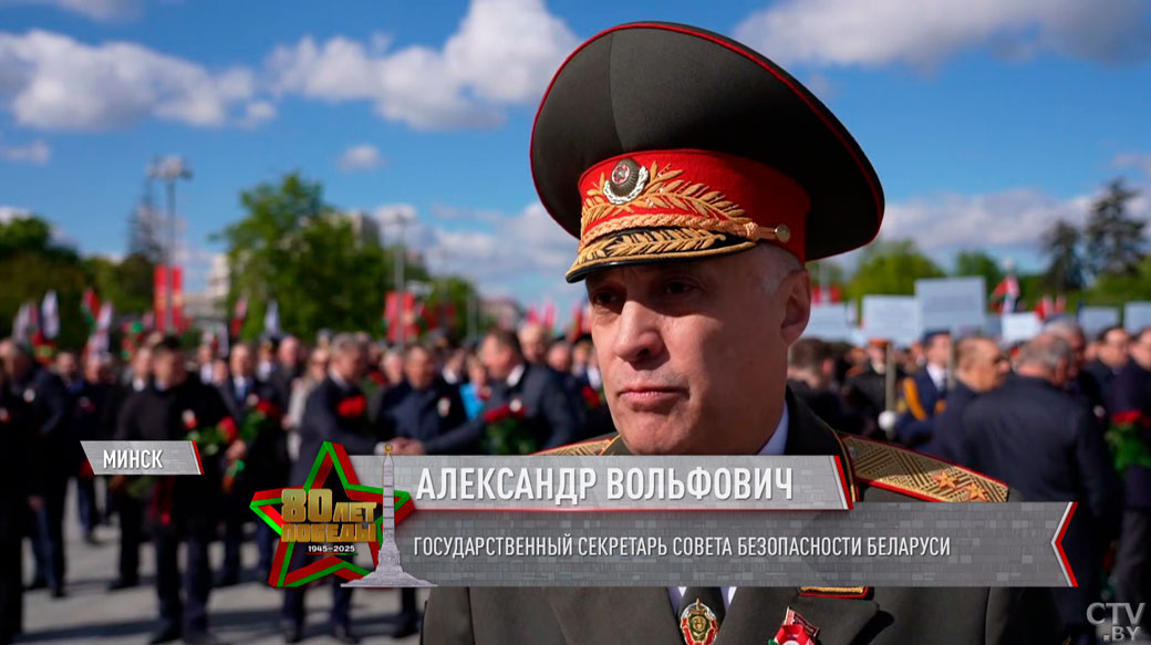 Страна помнит и не предаст! Тысячи белорусов приняли участие в возложении цветов в Минске-8