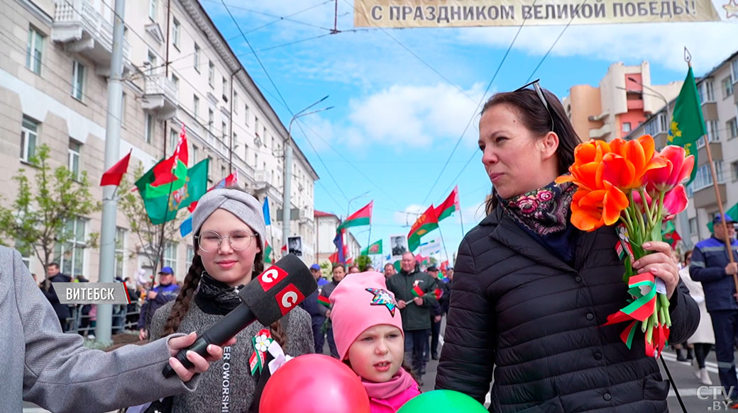 Торжественный марш, спецтехника и сотни листовок с неба – как Витебск празднует День Победы-4