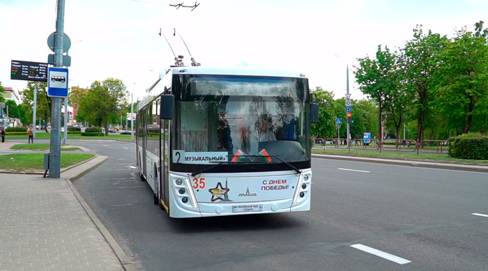 В честь Дня Победы в Гродно на специальный рейс вышел музыкальный троллейбус