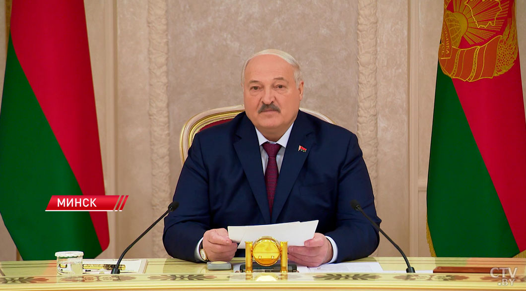 Лукашенко провёл встречу с губернатором Красноярского края-4 Лукашенко провёл встречу с губернатором Красноярского края-4