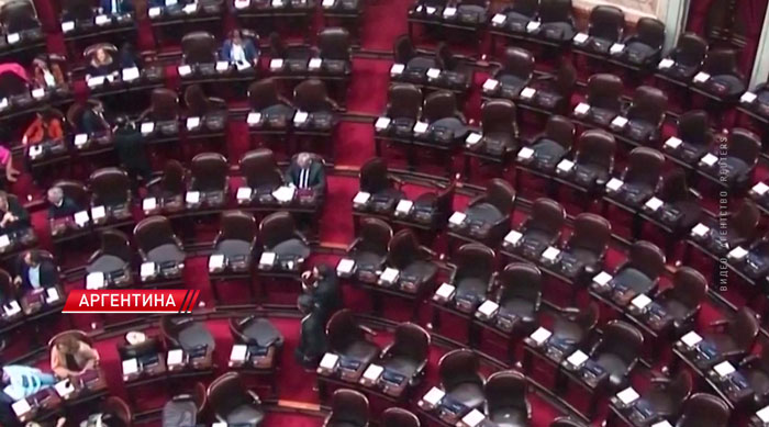 В Аргентине начались протесты из-за депутатов, которые не смогли рассмотреть вопрос о повышении пенсий