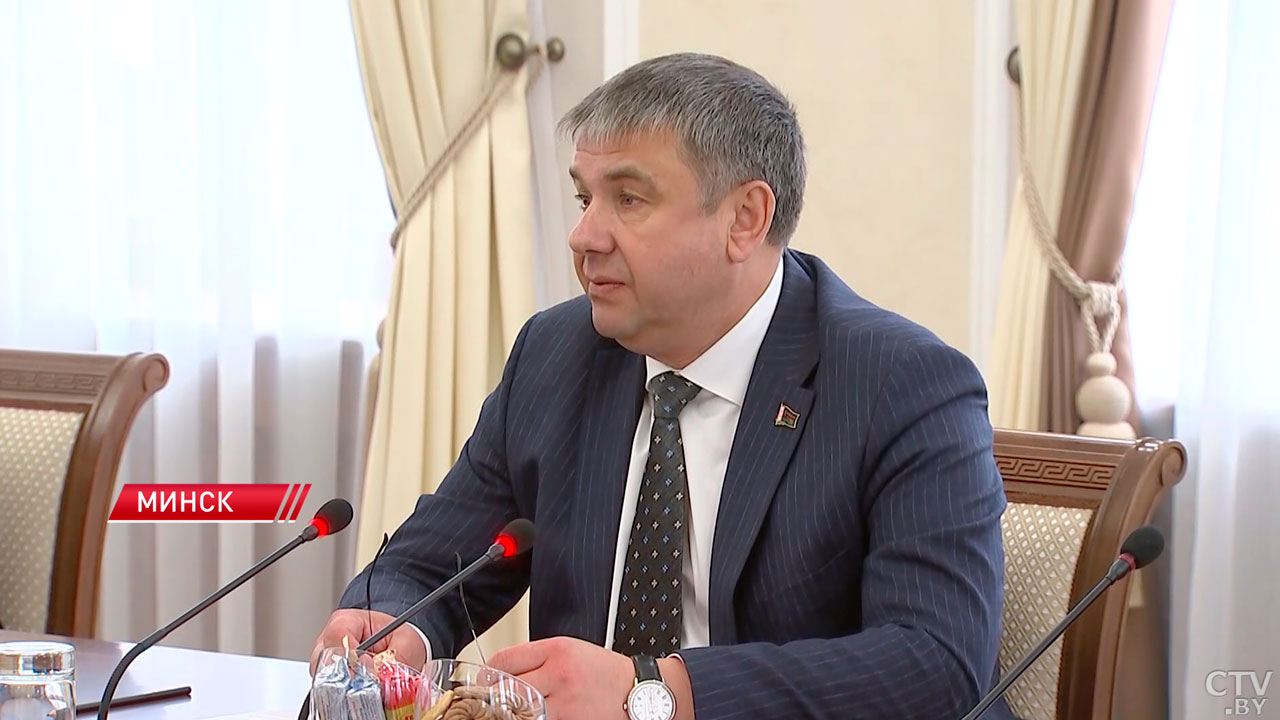 Развитие сотрудничества – Юрий Шулейко провёл переговоры с главой Приморского края-4