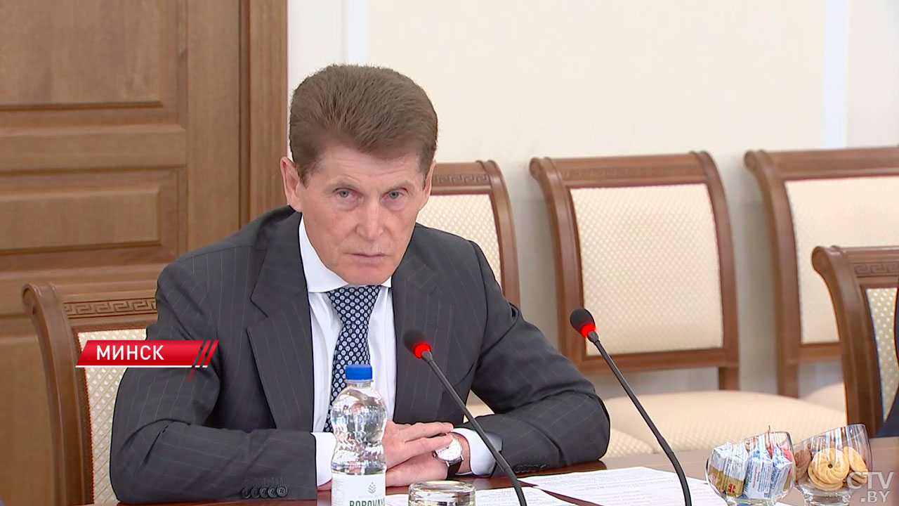 Развитие сотрудничества – Юрий Шулейко провёл переговоры с главой Приморского края-6