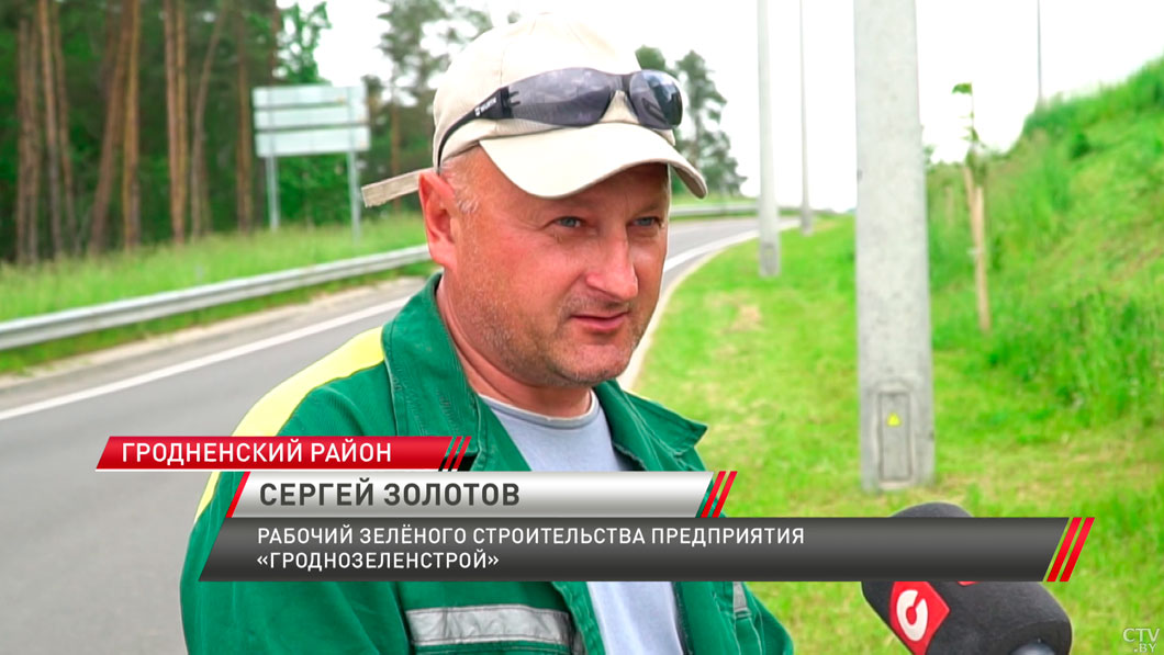 В Гродно для покоса травы на склонах используют беспилотную машину-4