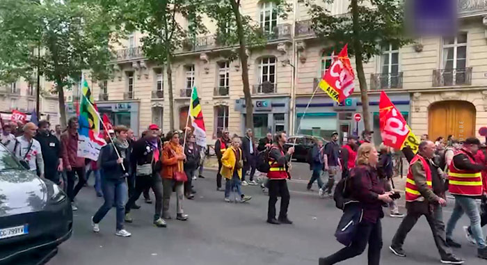 Ведущие французские профсоюзные центры провели в Париже марш против повышения пенсионного возраста