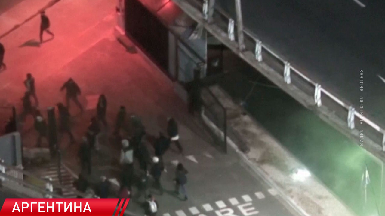 В Аргентине протестующие разгромили здание местного телеканала-2
