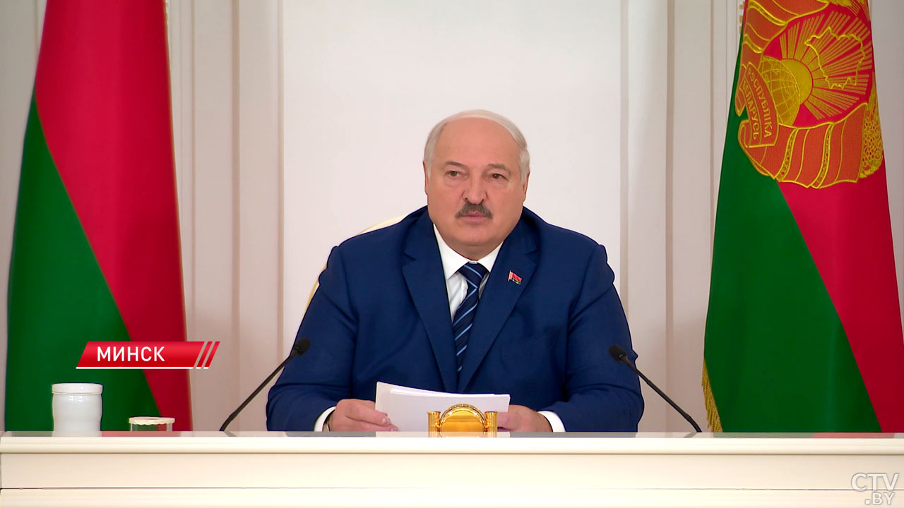 Лукашенко: когда-то все прятались от этого термина, но мною было жёстко введено понятие «идеология»-4 Лукашенко: когда-то все прятались от этого термина, но мною было жёстко введено понятие «идеология»-4