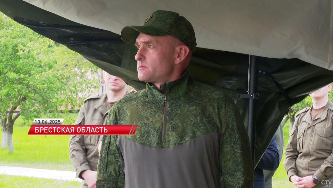 Лукашенко: автоматчики никуда не уходят, человек с ружьём – наше главное оружие-8