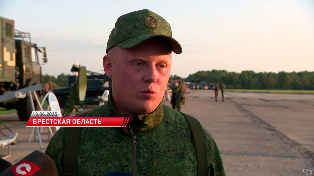 Молодец парень! Лукашенко похвалил военного, освоившего производство систем сброса для квадрокоптеров-6