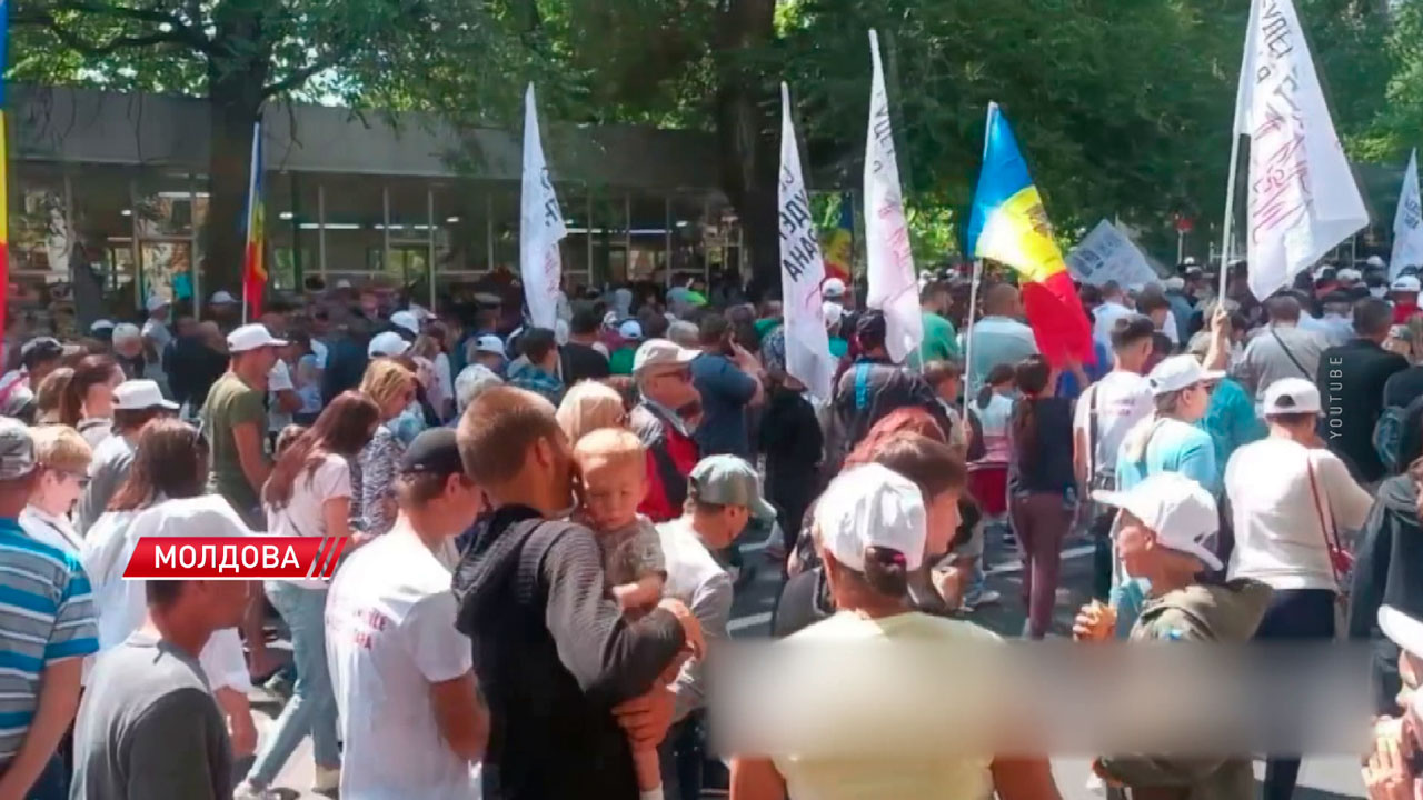В Молдове тысячи людей вышли на акцию в поддержку семьи и традиционных ценностей-2
