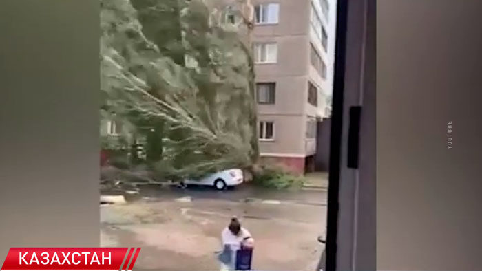 Мощный ураган в Казахстане – погиб один человек и 16 пострадали