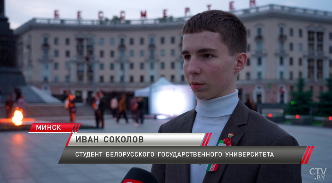 Представители Госпогранкомитета возложили цветы и венки к монументу Победы-4