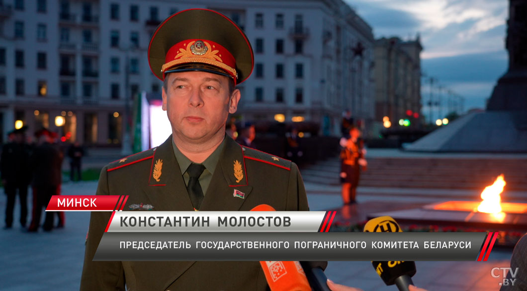 Представители Госпогранкомитета возложили цветы и венки к монументу Победы-6