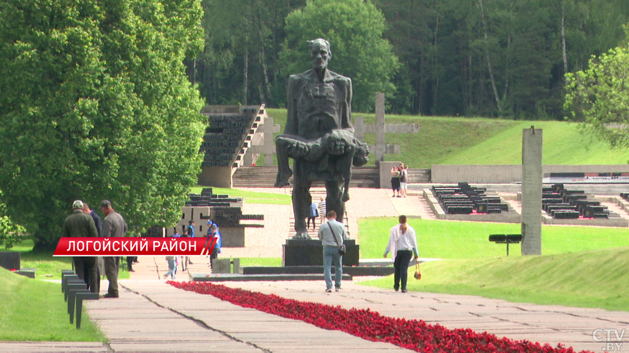 Слёзы и ужас, пробирающий до костей – 200 лучших школьников посетили Хатынь в рамках проекта «Поезд Памяти»-4 Слёзы и ужас, пробирающий до костей – 200 лучших школьников посетили Хатынь в рамках проекта «Поезд Памяти»-4