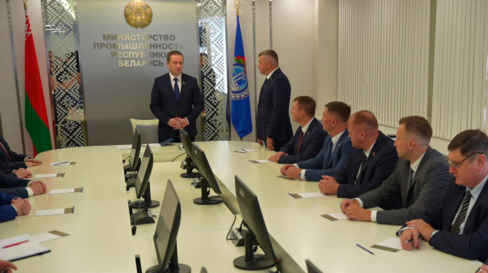 Турчин представил коллективу Минпрома нового главу ведомства