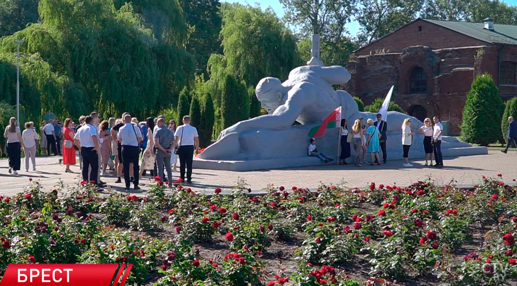 В Брестской крепости встречают День Независимости-2