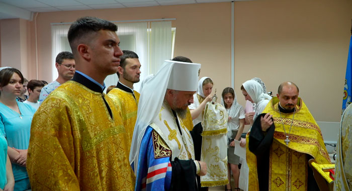 Митрополит Вениамин пообщался с пациентами и врачами РНПЦ детской хирургии